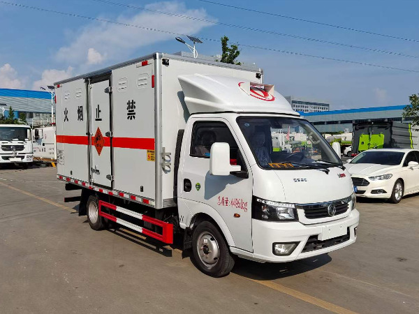 東風途逸爆破器材運輸車