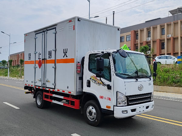 解放4米1爆破器材運輸車